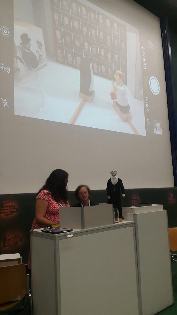 Natalie Dedreux und Dr. Katja de Bragança halten einen Vortrag in Köln, Foto: Jürgen Paschen