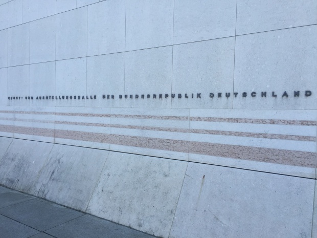 Schriftzug der Bundeskunsthalle an der Außen-Wand, Foto: Anne Leichtfuß