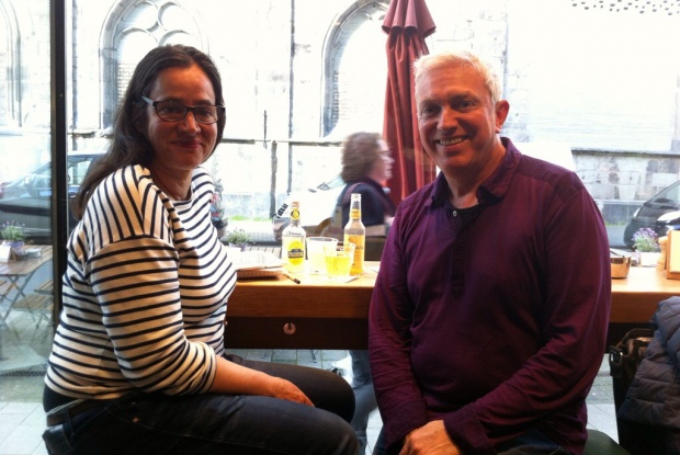 Katja de Bragança und Heinz Greuling beim Treffen im Café, Foto: TOUCHDOWN 21